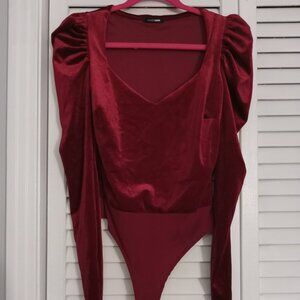 NWOT velour long sleeve bodysuit Size S burgandy